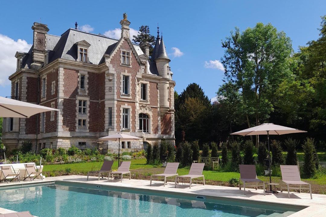 Photo of Others in Hieville