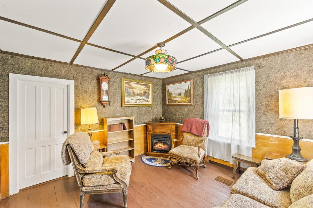 Photo of Livingroom in Adirondack