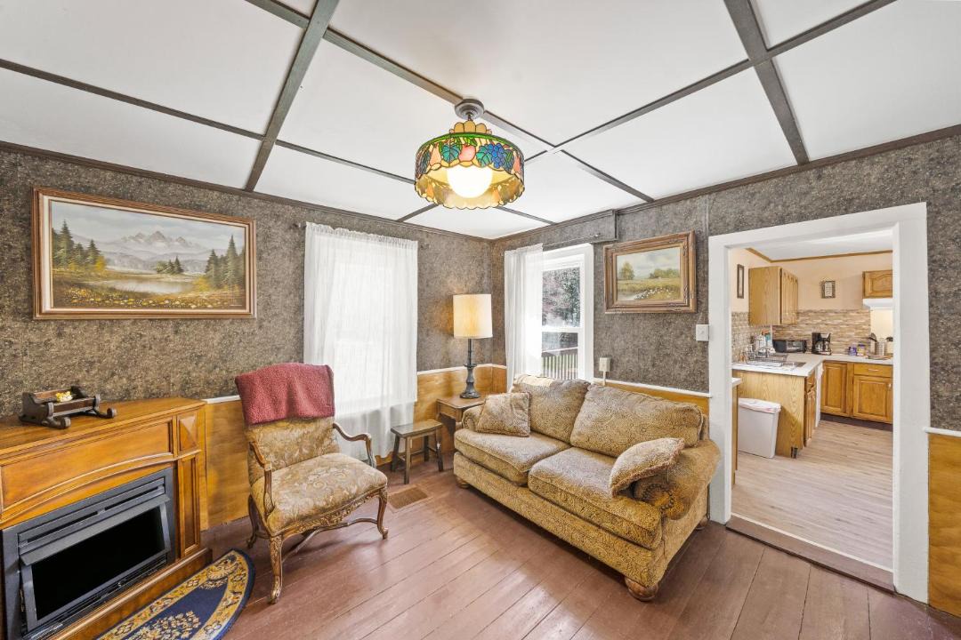 Photo of Livingroom in Adirondack