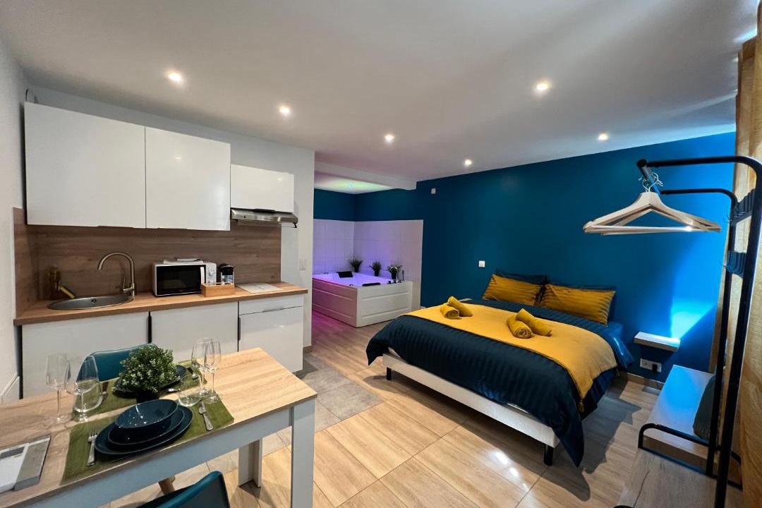 Photo of Bedroom in Anatole France