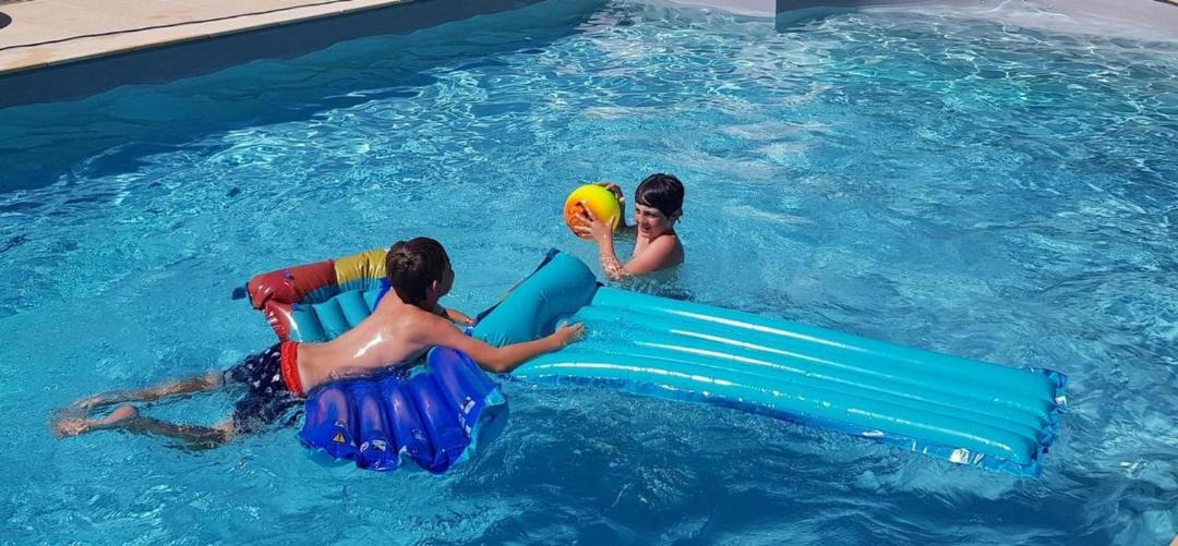 Photo of Human In Picture in Saint-Yan