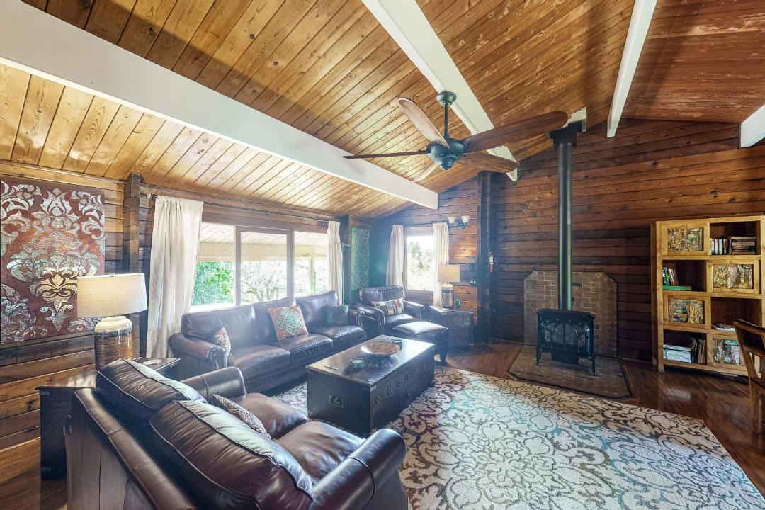 Photo of Livingroom in Volcano