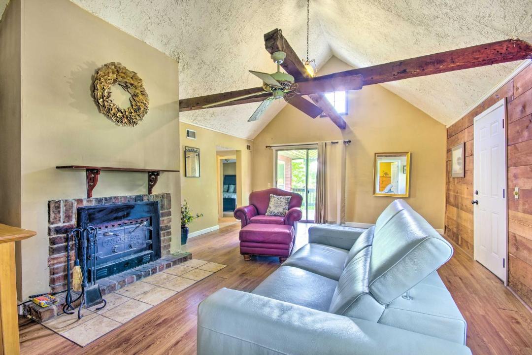 Photo of Livingroom in Hallsville