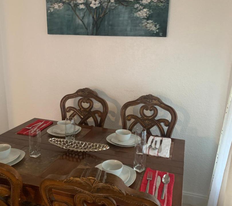 Photo of Livingroom in Oakland Park