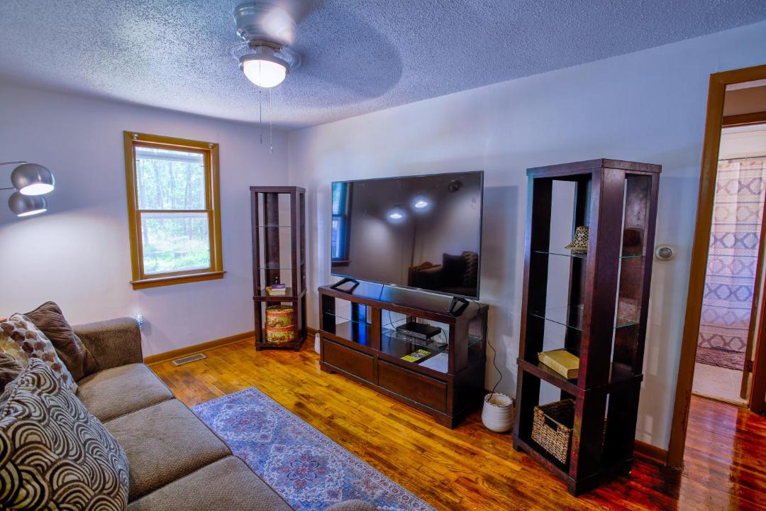 Photo of Livingroom in Idlewild