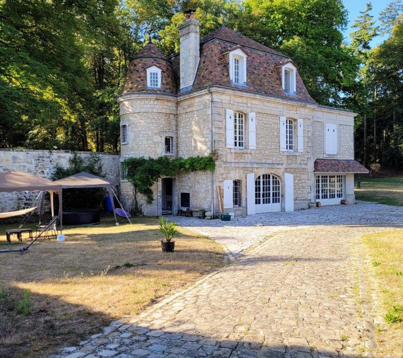 Photo of Buildings in Presles-et-Thierny