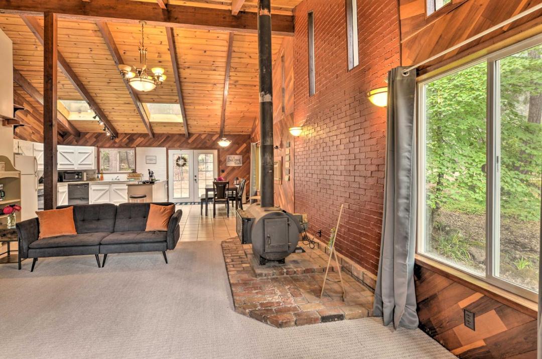 Photo of Livingroom in Salyer