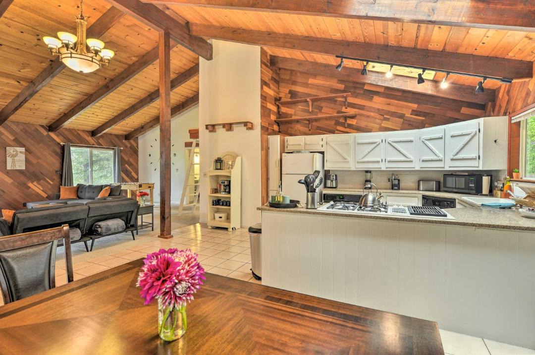 Photo of Livingroom in Salyer