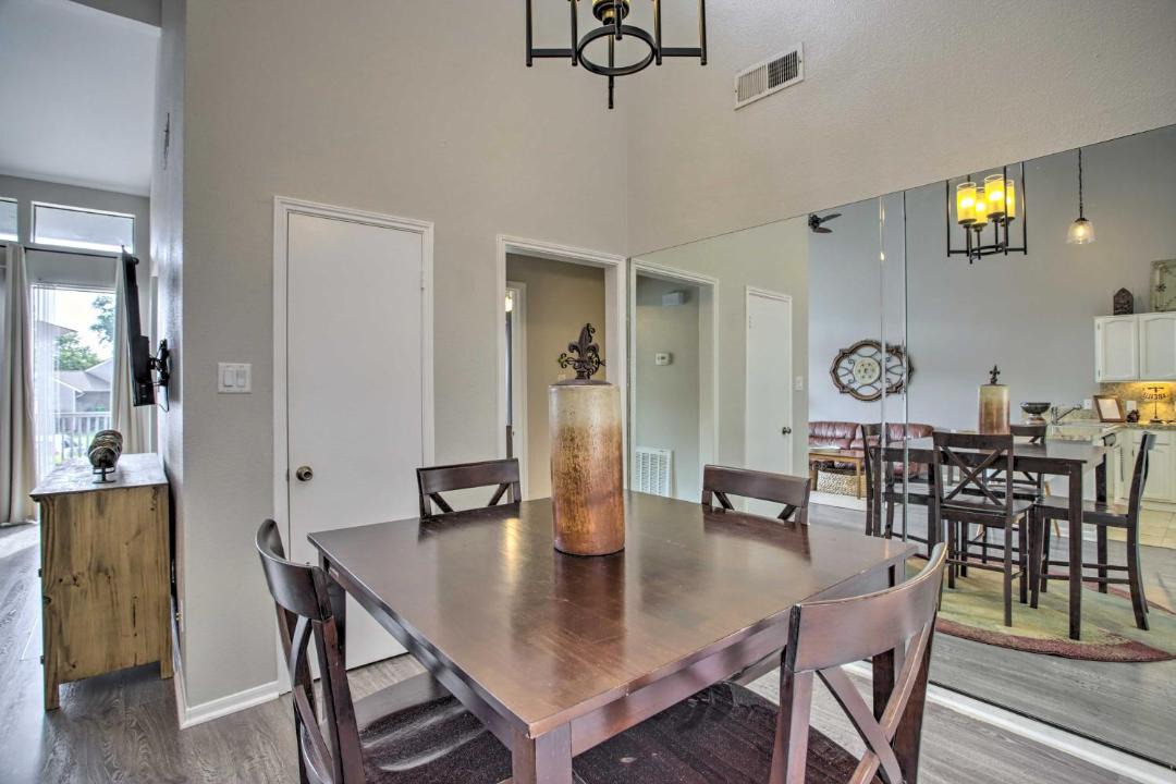 Photo of Livingroom in April Sound