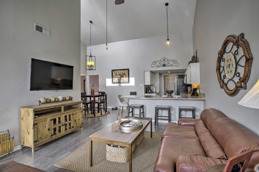 Photo of Livingroom in April Sound