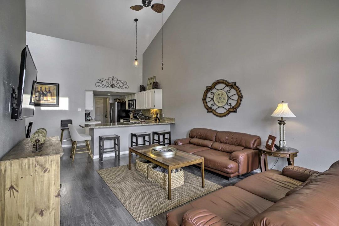 Photo of Livingroom in April Sound