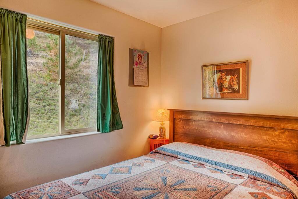 Photo of Bedroom in Oroville