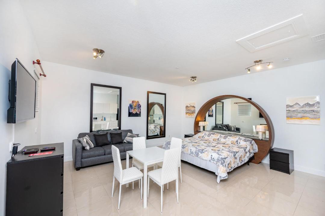 Photo of Others in Ludlam