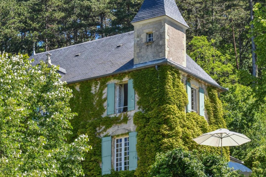 Photo of Buildings in Duravel