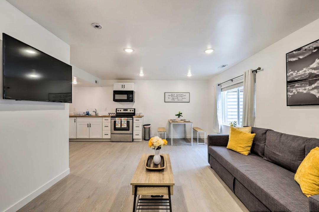 Photo of Livingroom in Eagle Mountain