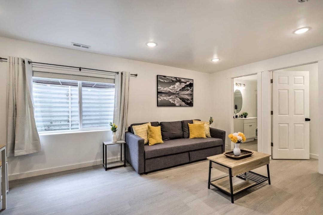 Photo of Livingroom in Eagle Mountain