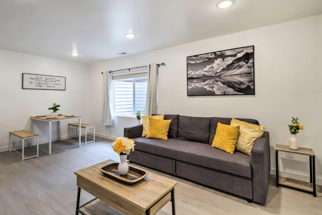Photo of Livingroom in Eagle Mountain