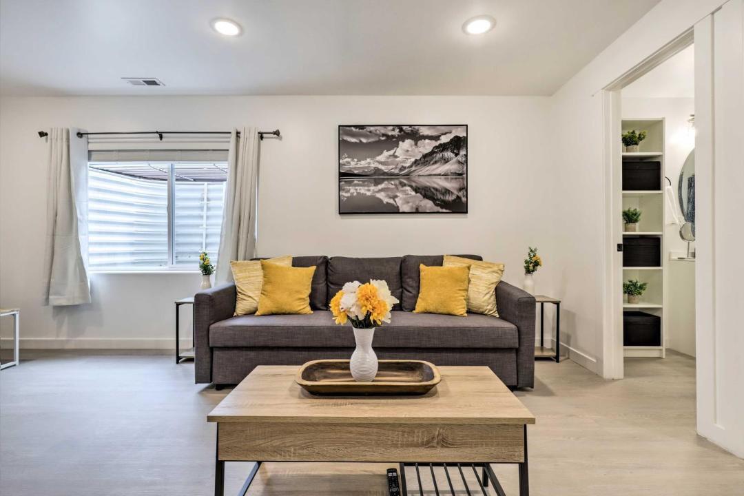 Photo of Livingroom in Eagle Mountain