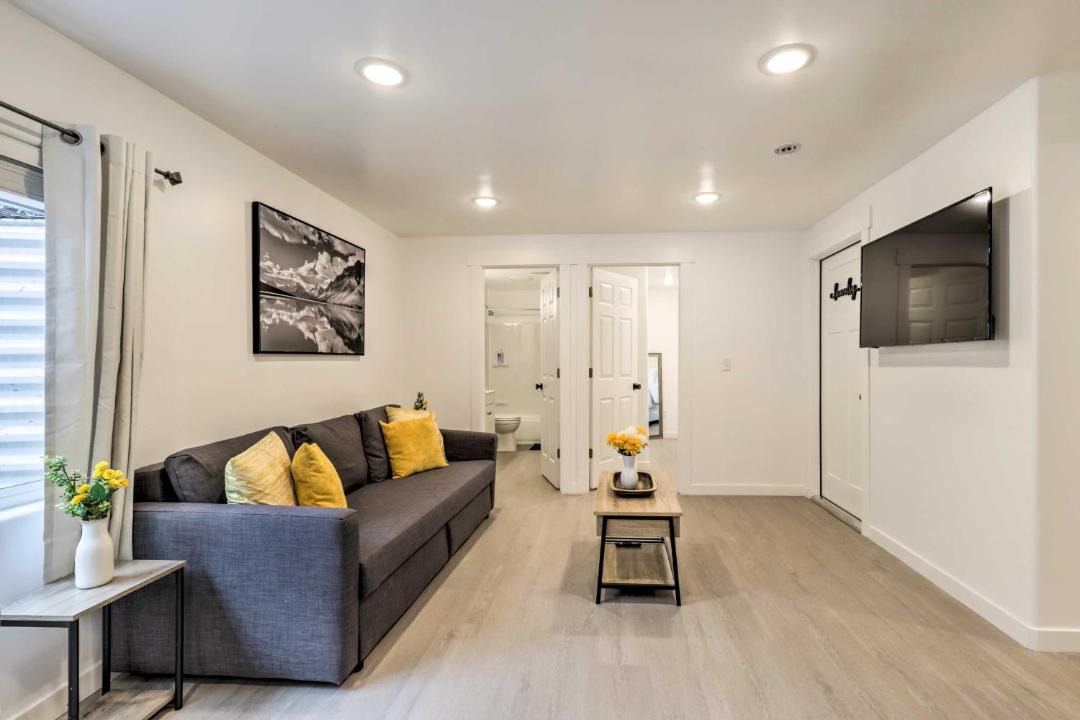 Photo of Livingroom in Eagle Mountain