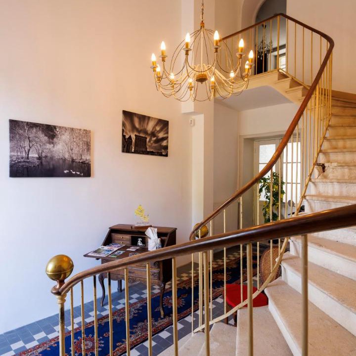 Photo of Others in Pons