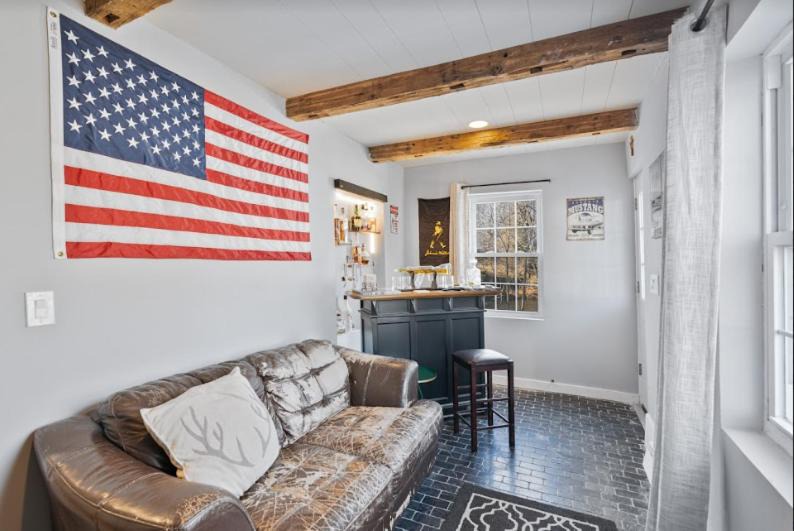 Photo of Livingroom in Califon