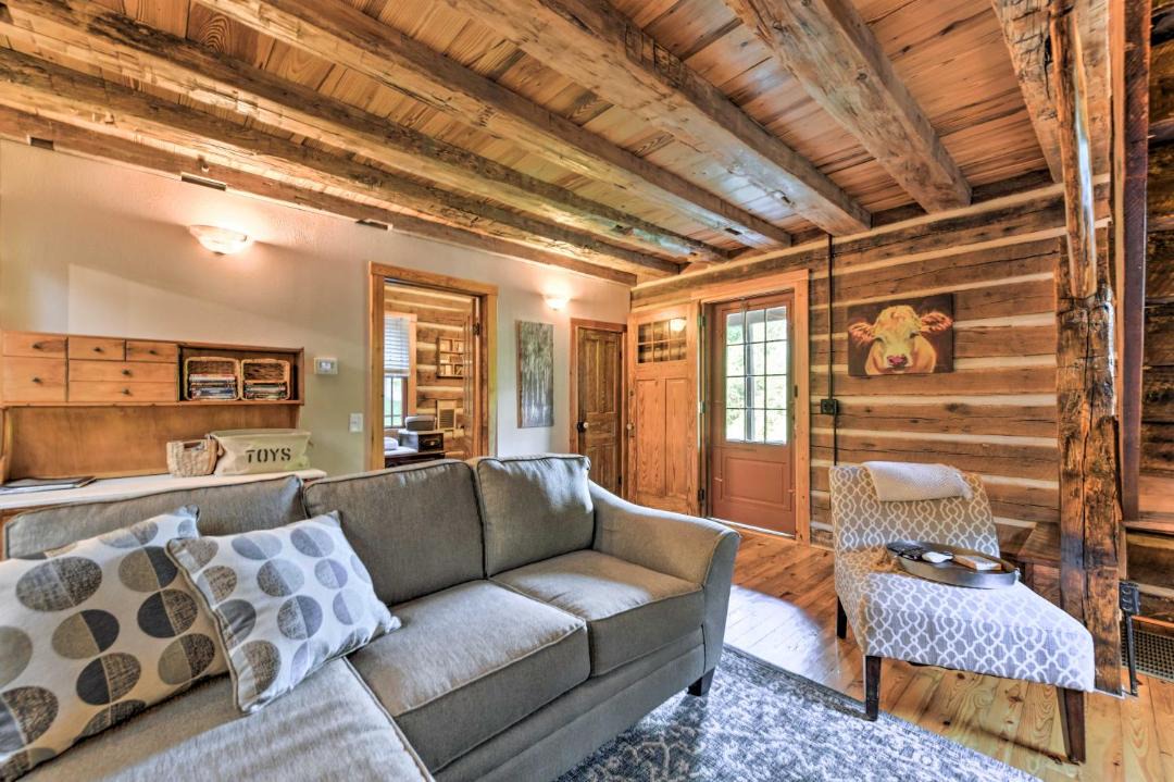 Photo of Livingroom in Clyde