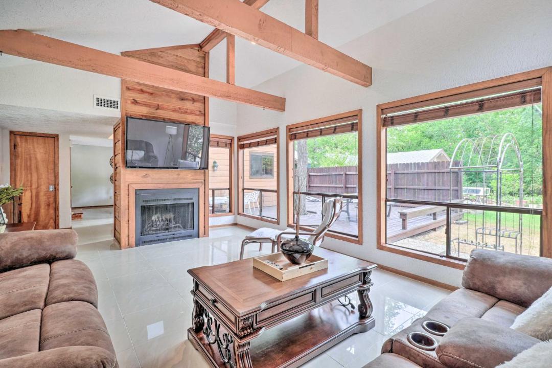 Photo of Livingroom in Briarcrest Estates