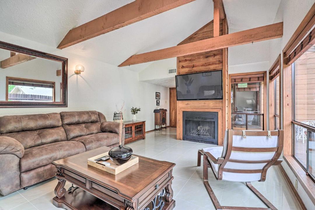 Photo of Livingroom in Briarcrest Estates