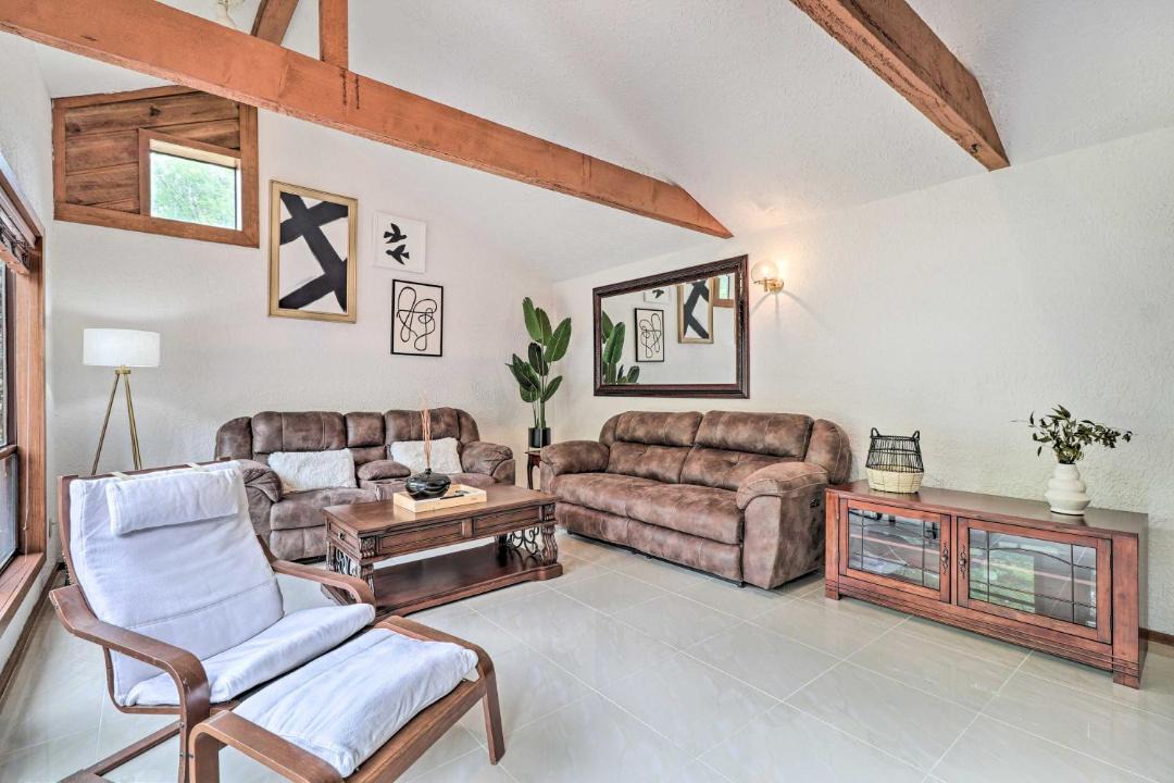 Photo of Livingroom in Briarcrest Estates
