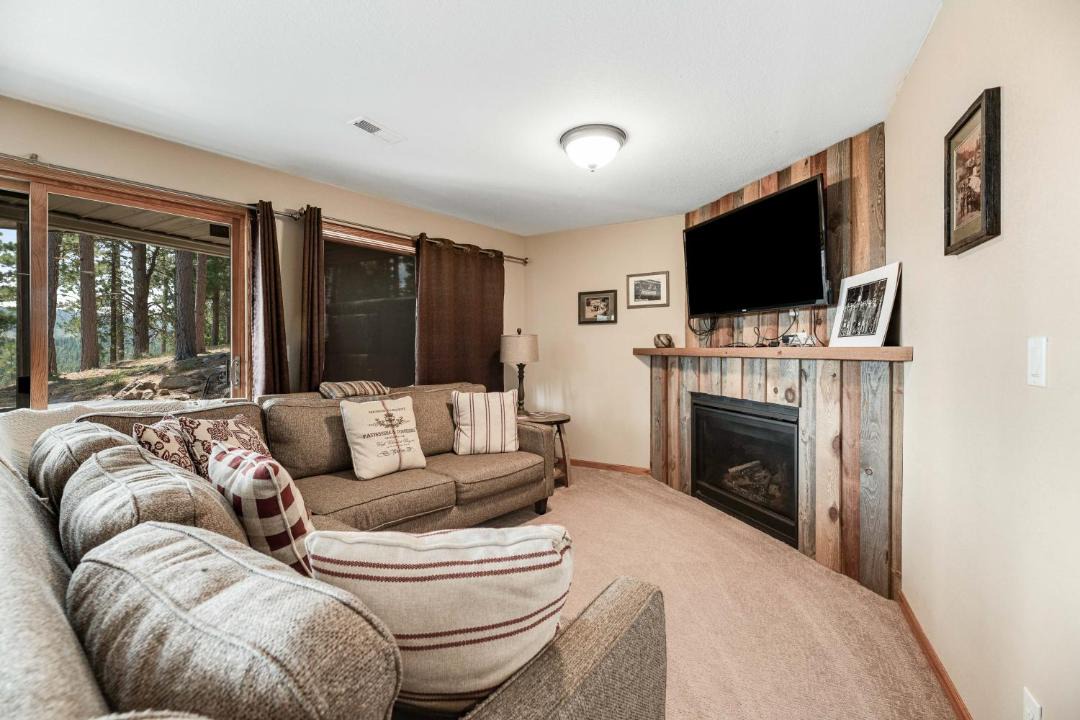 Photo of Others in Deadwood