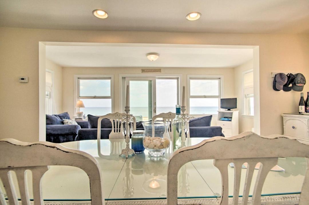 Photo of Livingroom in Ocean Bluff-Brant Rock
