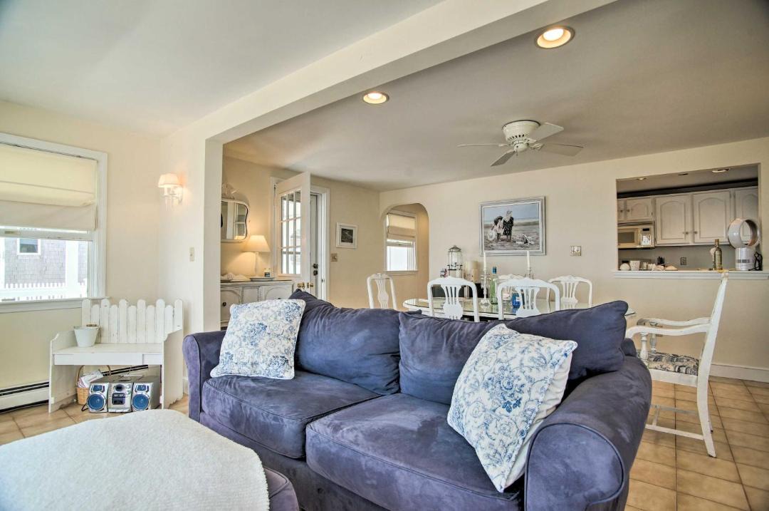 Photo of Livingroom in Ocean Bluff-Brant Rock