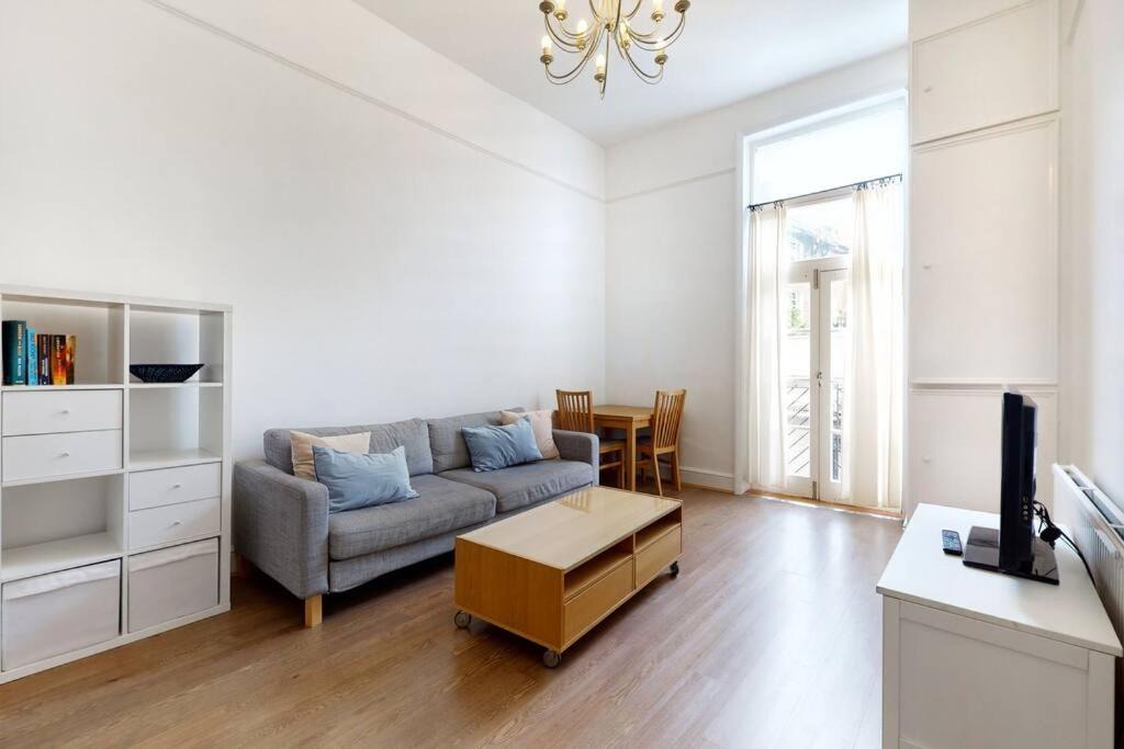 Photo of Livingroom in Belsize