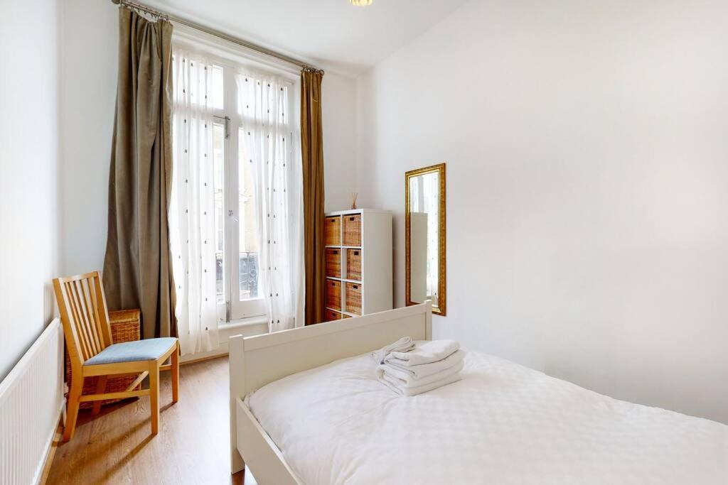 Photo of Bedroom in Belsize