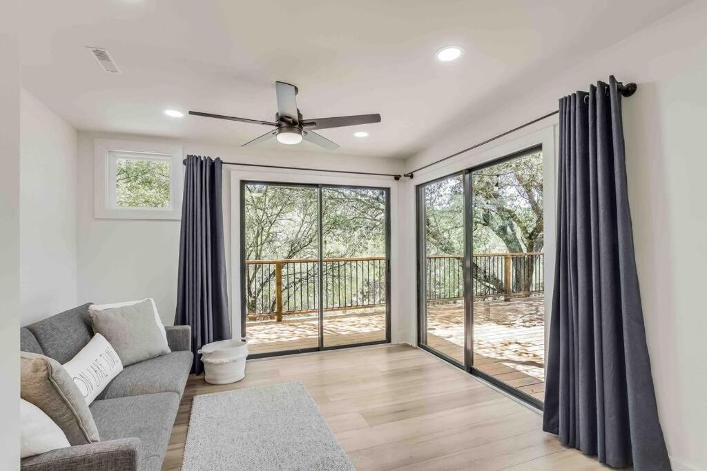 Photo of Livingroom in Lago Vista
