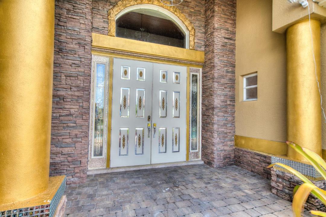 Photo of Others in Pelican