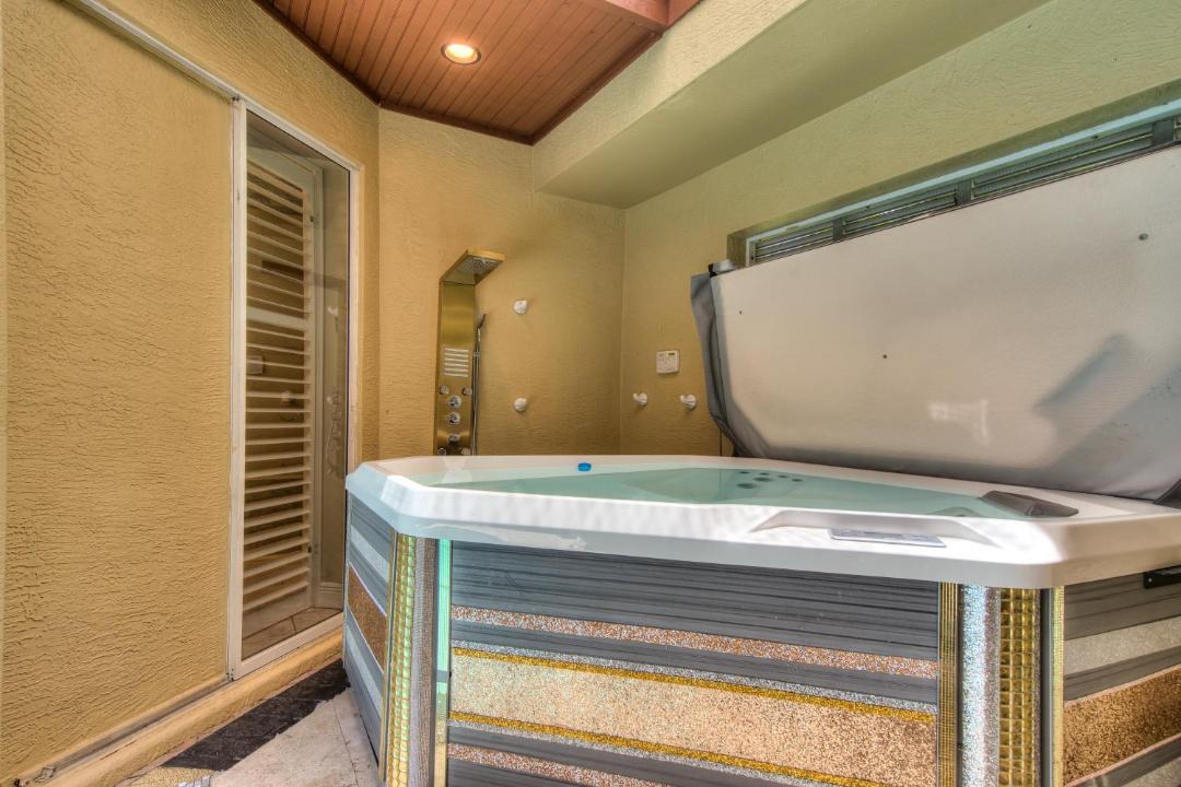 Photo of Others in Pelican