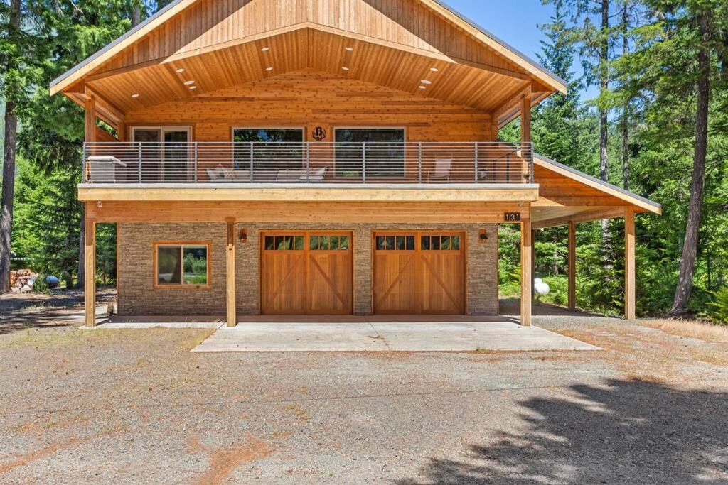 Photo of Buildings in Packwood