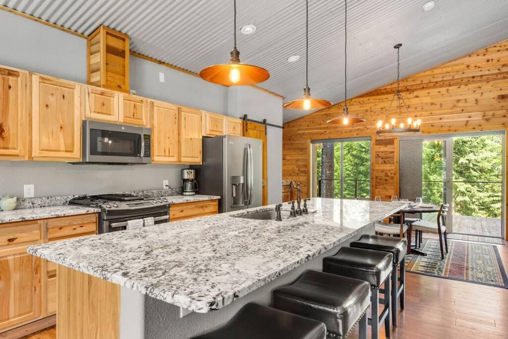 Photo of Others in Packwood