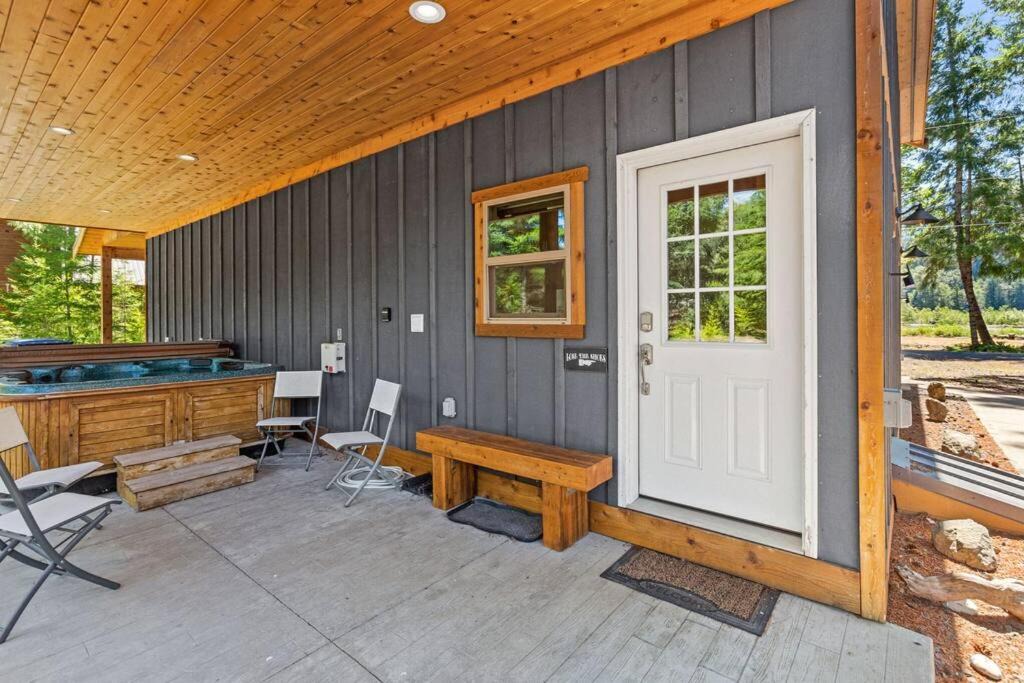 Photo of Others in Packwood