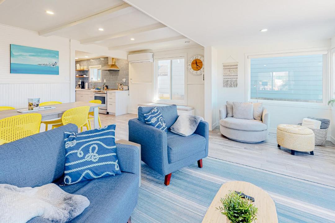 Photo of Livingroom in Rockaway Beach