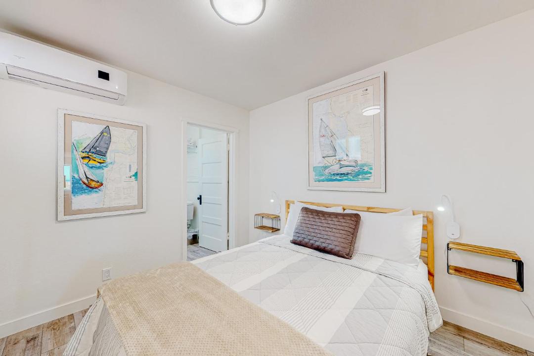 Photo of Bedroom in Rockaway Beach