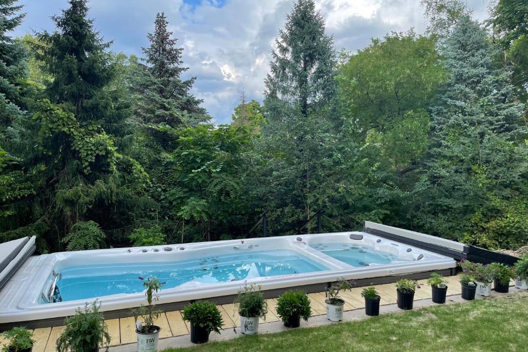 Photo of Outdoor in West Main HIll