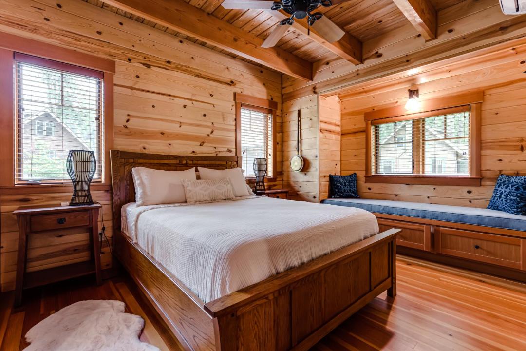 Photo of Bedroom in McKenzie Bridge