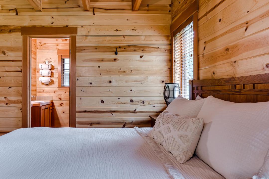 Photo of Bedroom in McKenzie Bridge