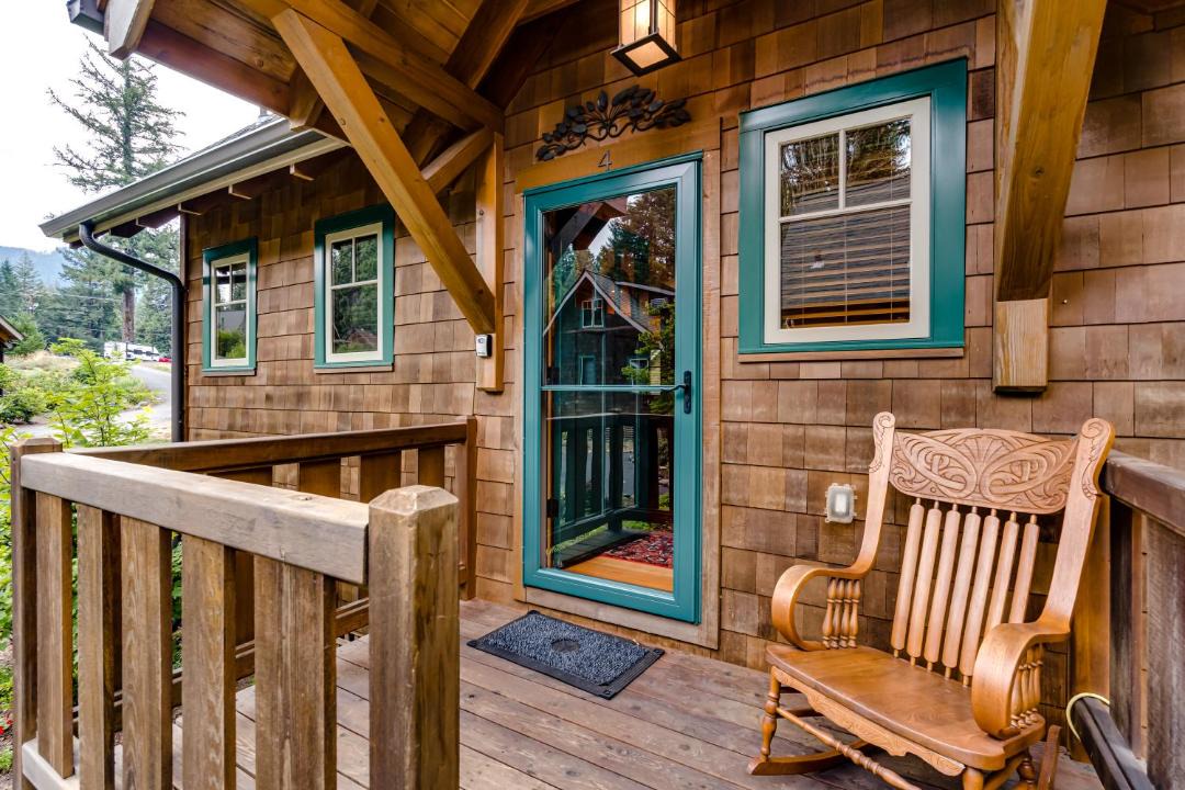 Photo of Buildings in McKenzie Bridge