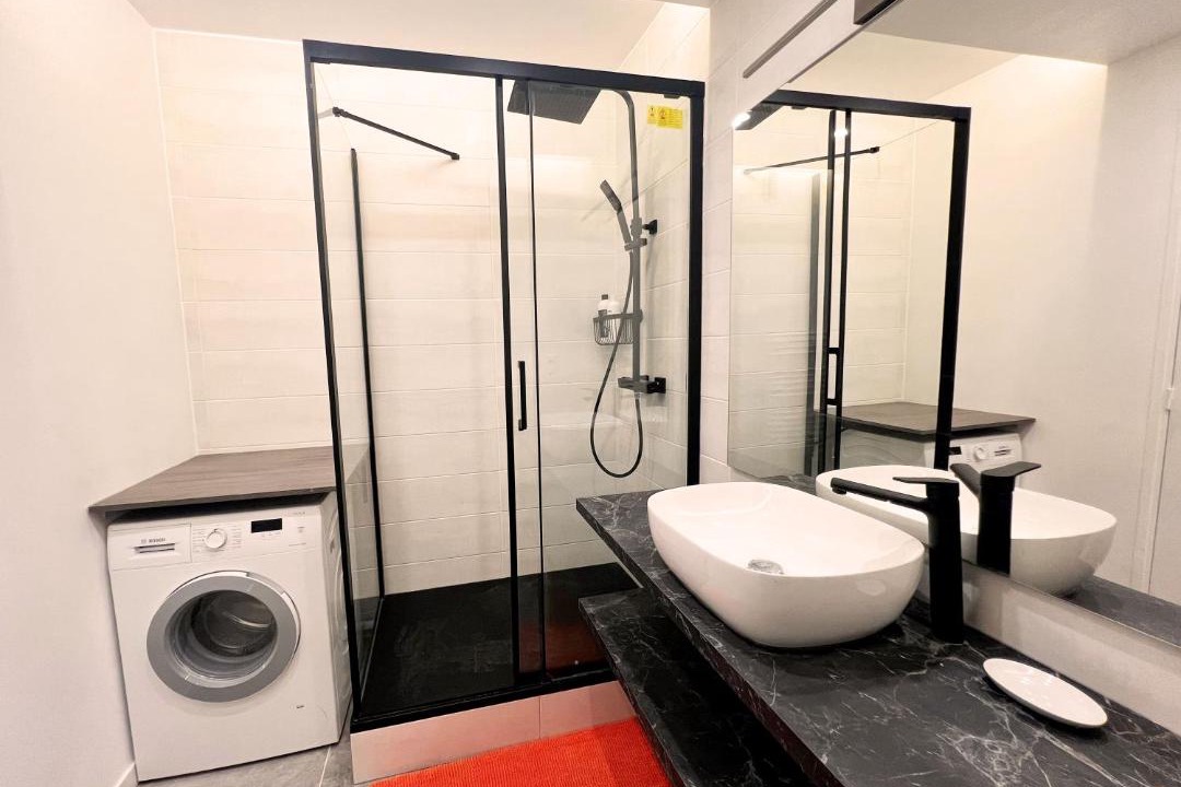 Photo of Bathroom in Republique–Point-du-Jour