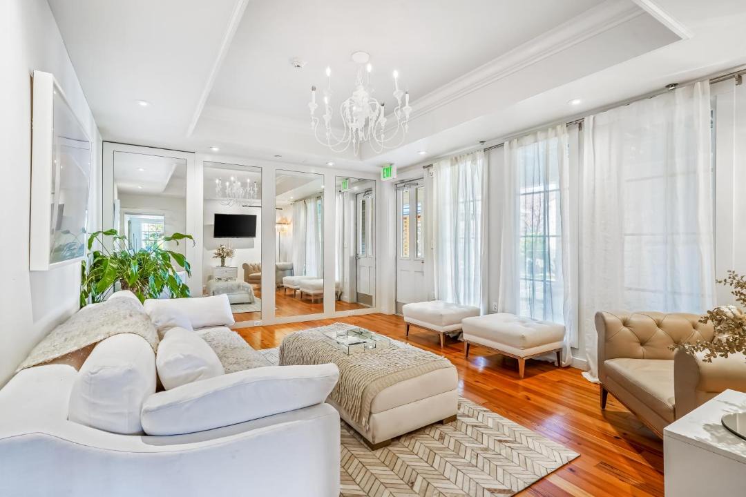 Photo of Livingroom in Irish Channel