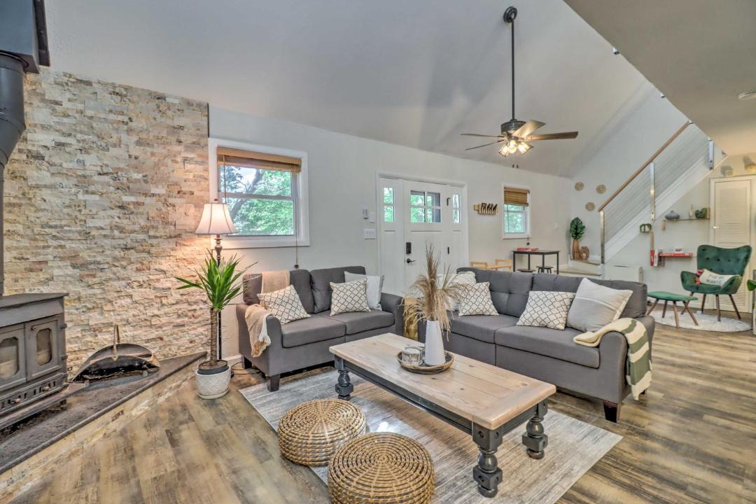 Photo of Livingroom in Long Pond