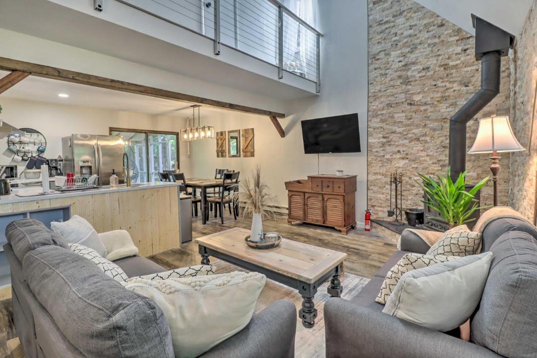 Photo of Livingroom in Long Pond